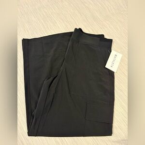 Athleta Brooklyn Heights Cargo pants. Black. Size 6/P